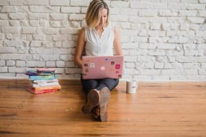 PROCRASTINACIÓN: POR QUÉ DEJAMOS PARA MAÑANA LO QUE PODEMOS HACER HOY Y CÓMO CAMBIARLO